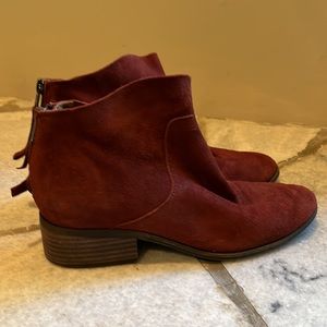 Lucky Brand suede leather ankle boots. Size 7/37. Rust color